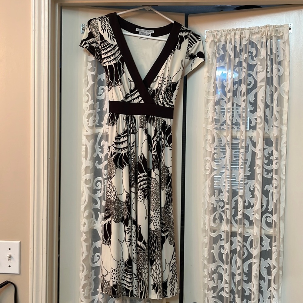 Super cute maternity dress